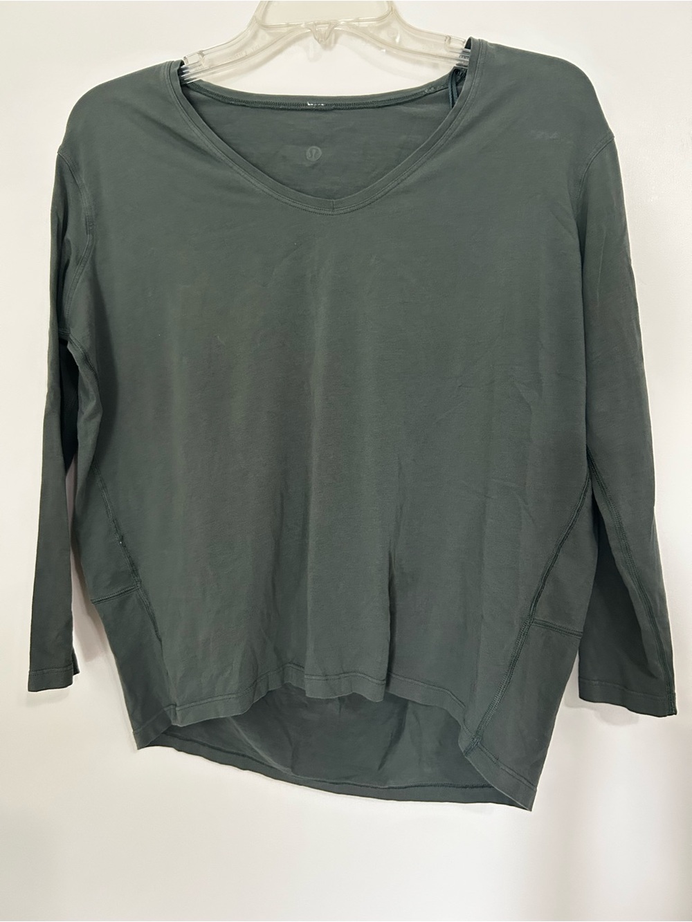 lululemon athletica Long Sleeve V-Neck Top in Olive Green